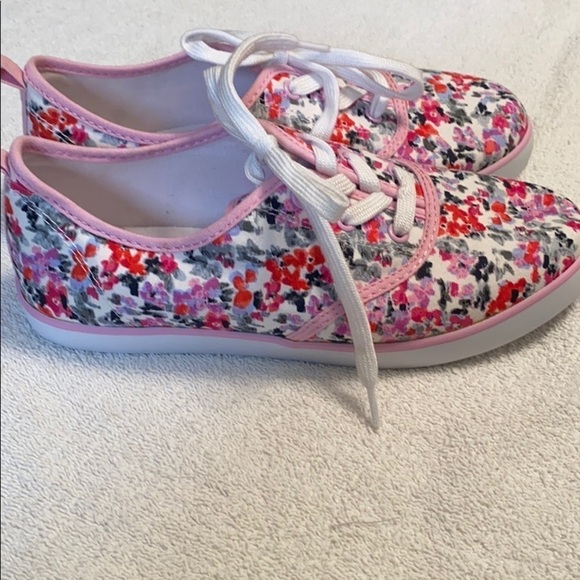 Gymboree fashion sneakers floral print multicolor lace up size 4 NWOT - Picture 2 of 6